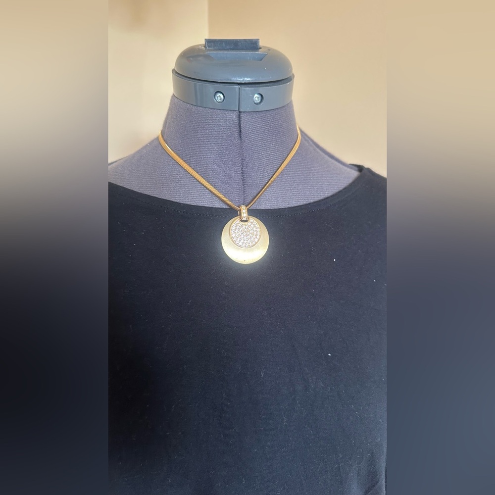 Butler Vintage Elegant Gold Tone And Rhinestones Pendant Necklace - Picture 9 of 11